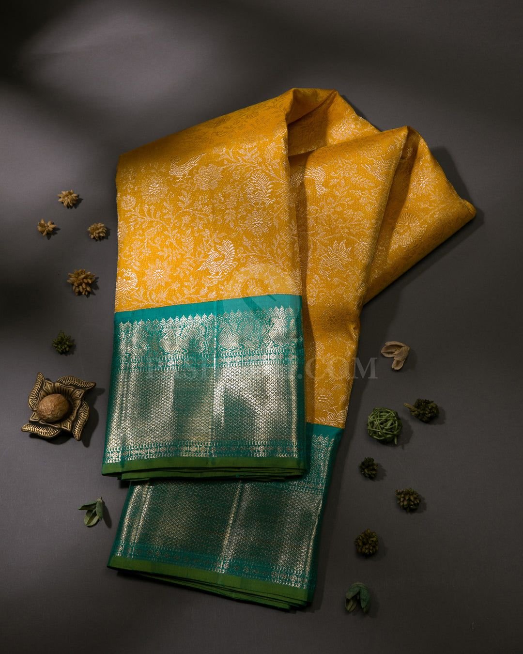 Kanjivaram Silk Hand weaved Saree with Blouse